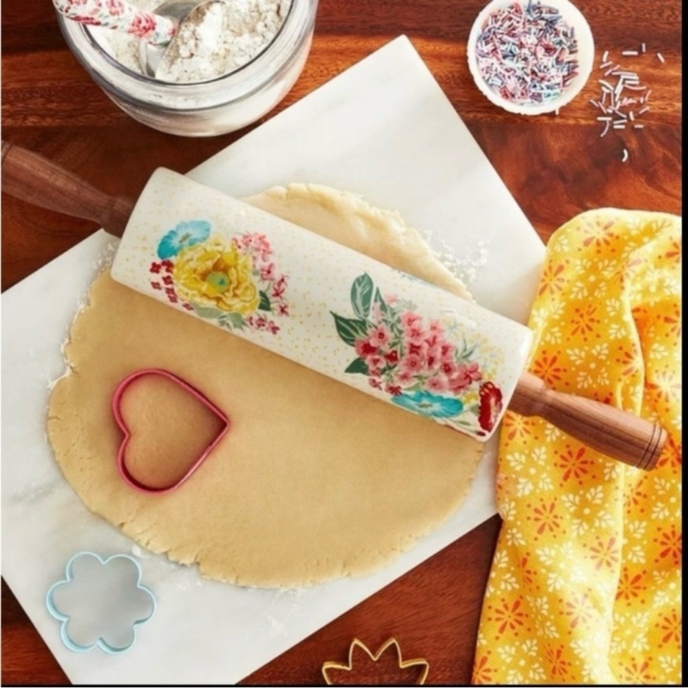 🆕The Pioneer Woman | Fancy Flourish Ceramic Rolling Pin, Acacia Wood Handles